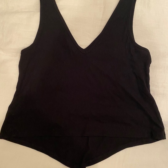 Cropped black front tie ribbed shirt - Picture 3 of 4